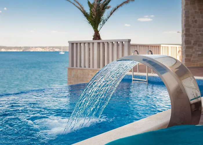Luxury At Cama - Your Dream Vacation Vila