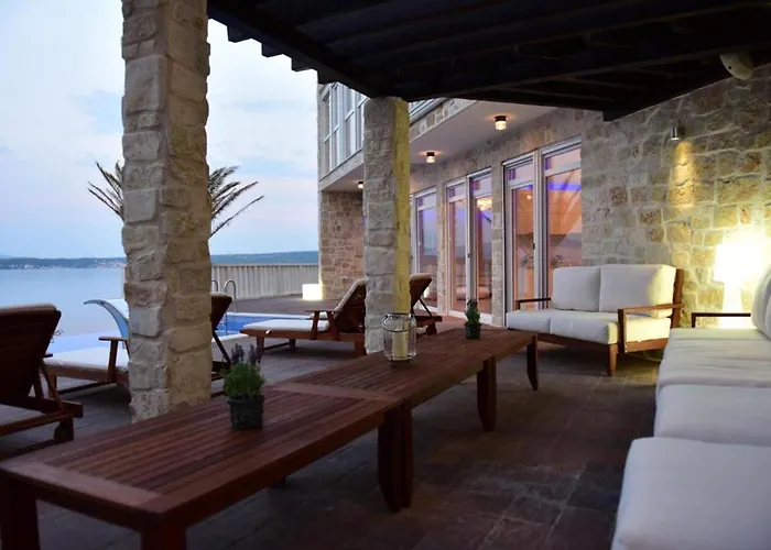 Luxury At Cama - Your Dream Vacation Vila