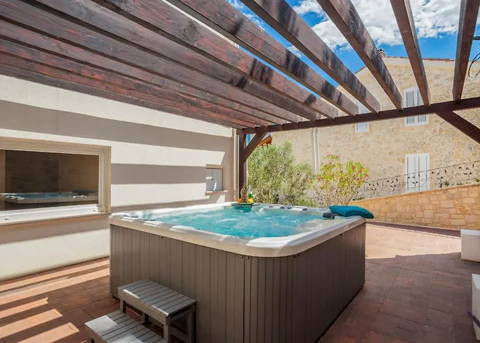 Luxury At Cama - Your Dream Vacation Vila